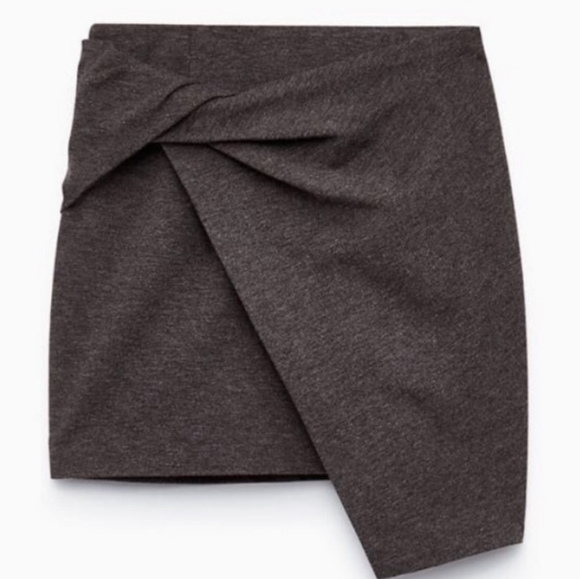 Aritzia Dresses & Skirts - *BLACK* Aritzia Babaton Jethro skirt